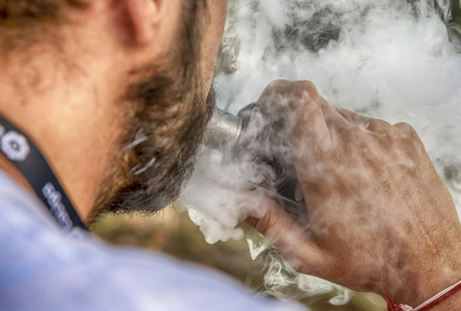 Vaping Versus Smoking: The Health Debate That’s Changing Perceptions