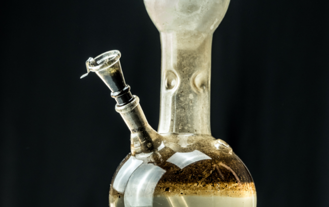 How to Clean a Dirty Bong